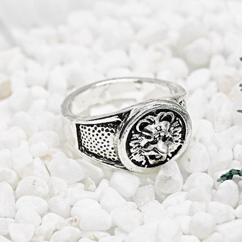 Lion Ring - Picture 2 of 6